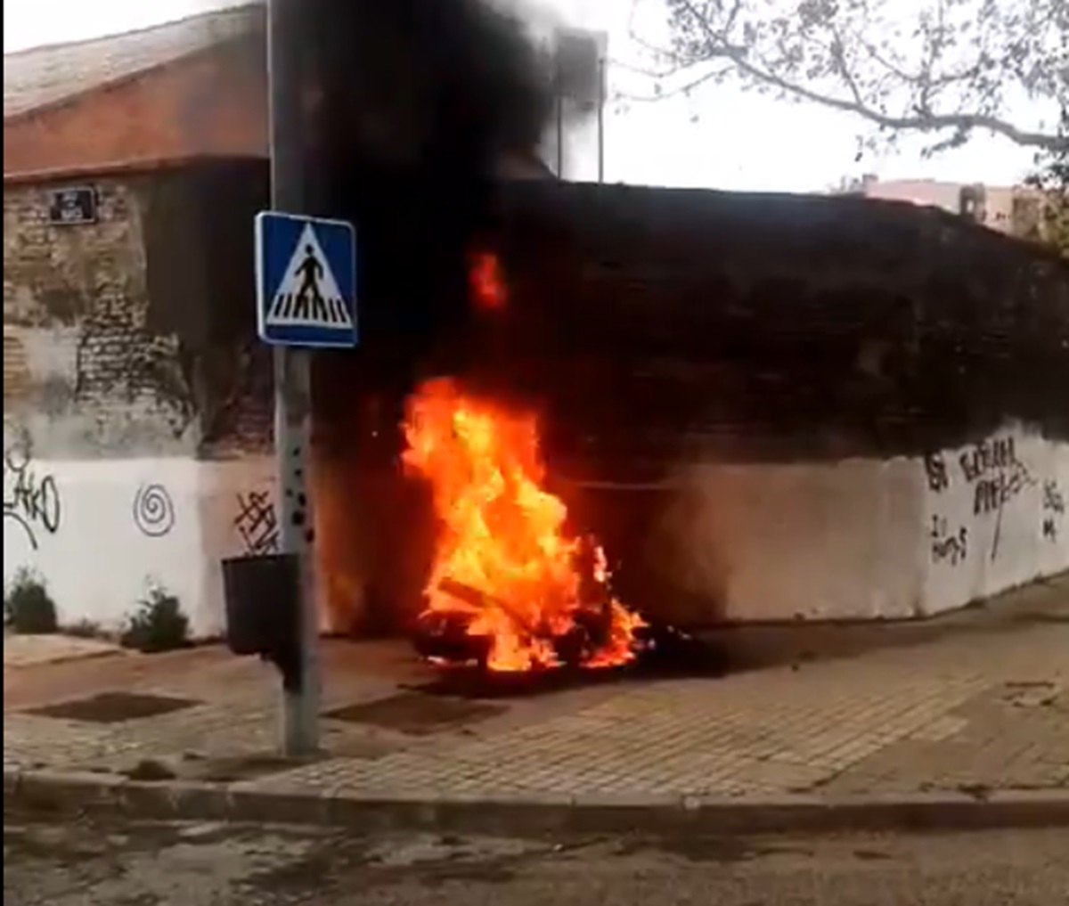 Motocicleta calcinada en Alcorcón: investigan las causas del incendio