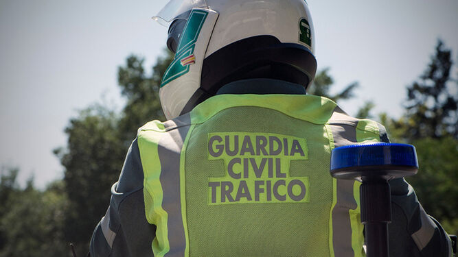 Muere un motorista al salirse de vía y caer por un barranco en Guadix