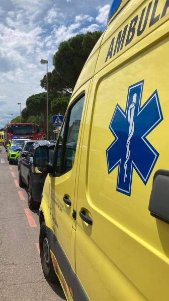 Accidente con un camión en Constantí deja un herido y la A-27 cortada