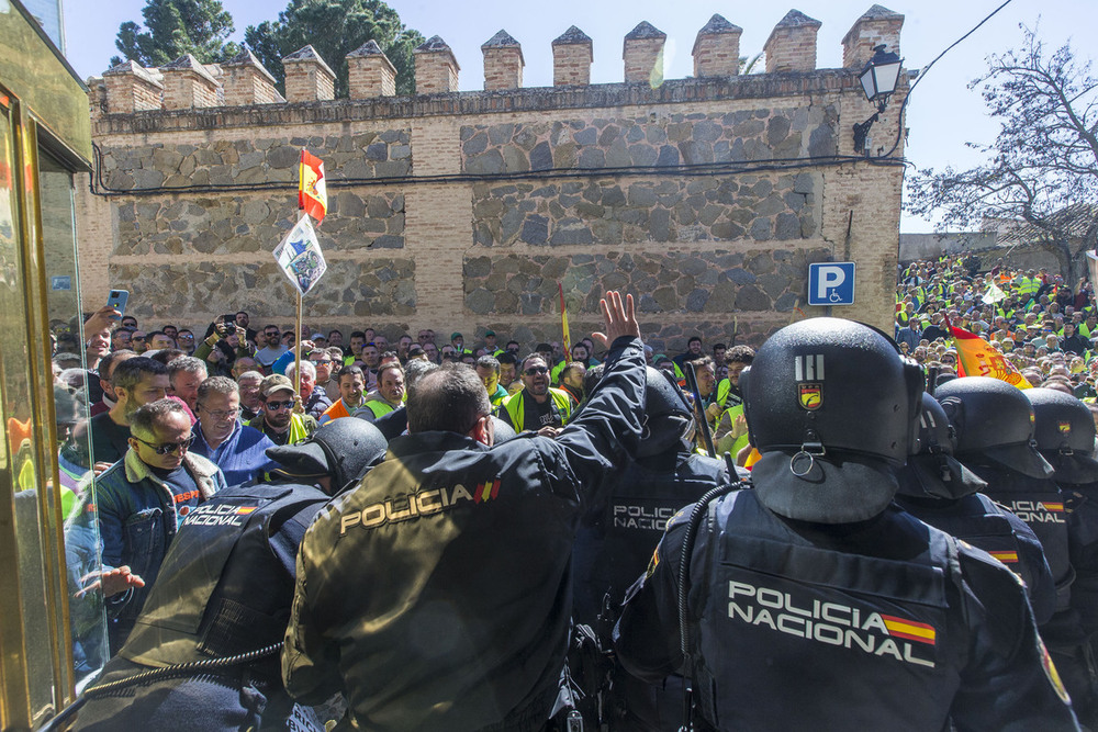 Policía Nacional detiene a dos protestantes de la tractorada