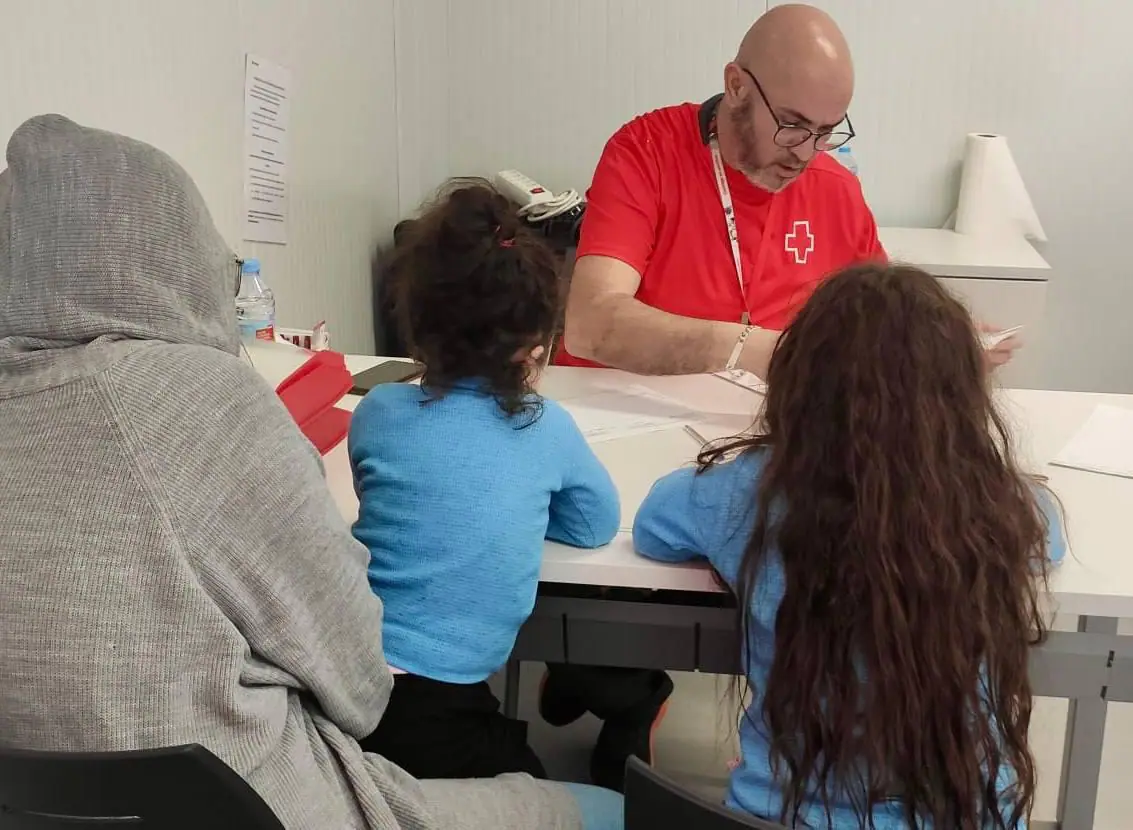 Rescatan una patera en Alicante con 10 adultos y dos menores