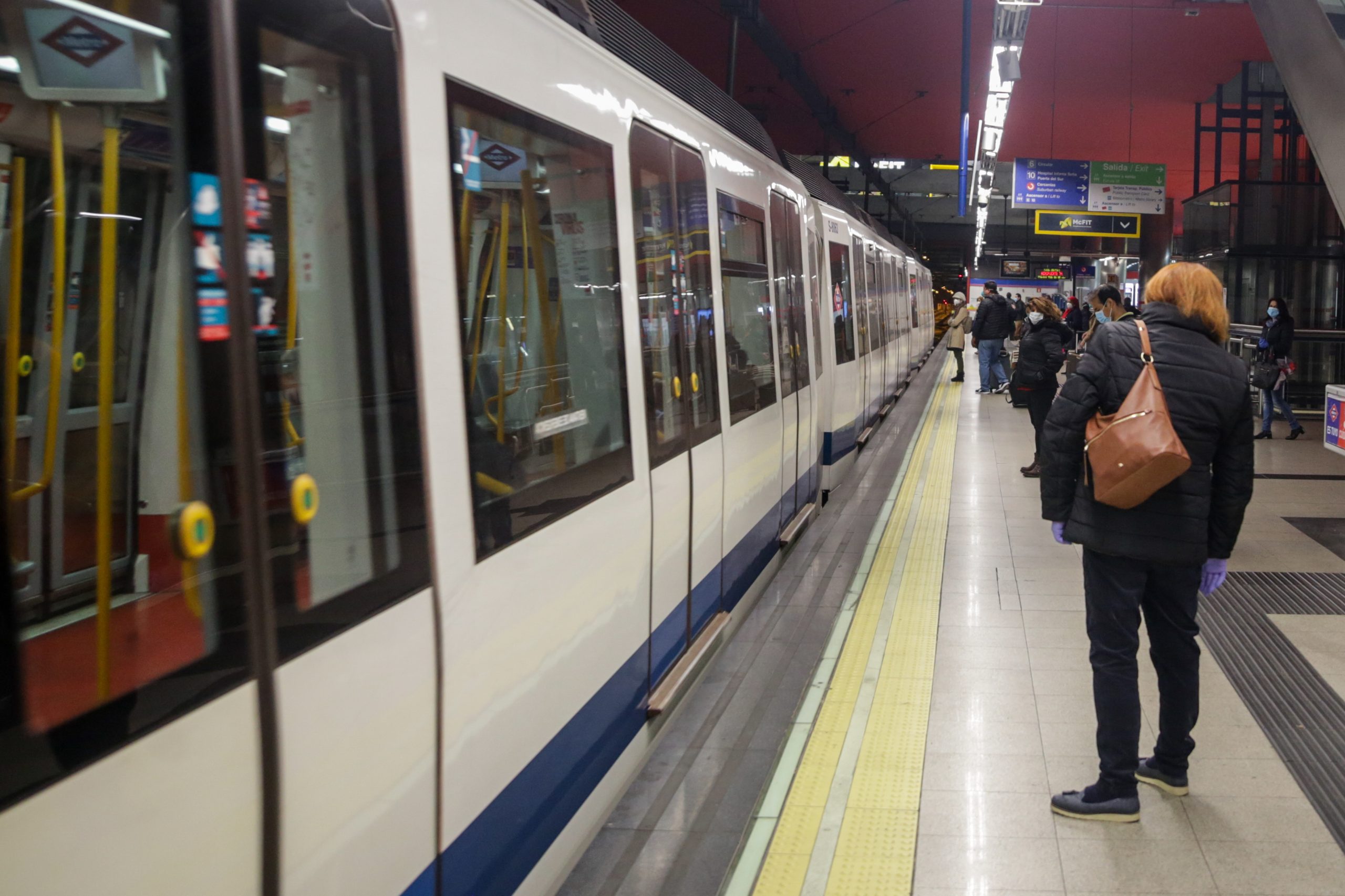 MADRID/ Tragedia en el Metro: Muere arrollado un joven de 19 años tras caer entre coche y andén