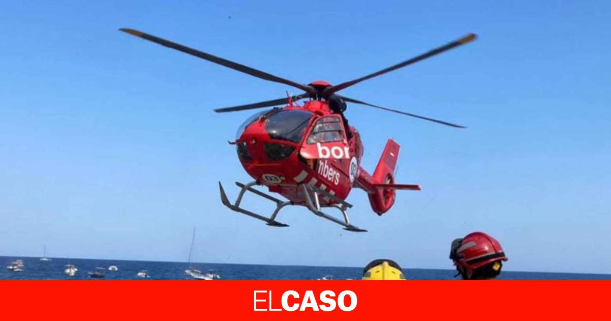 Un muerto al caer por un acantilado en Sitges: lo han encontrado flotando en el agua sin vida