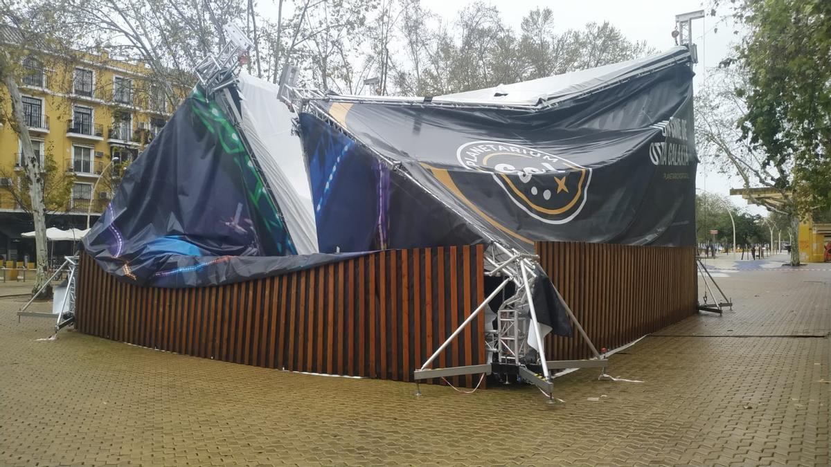 Vídeo: Varios escolares heridos tras caer estructura de carpa en actividad escolar en Sevilla