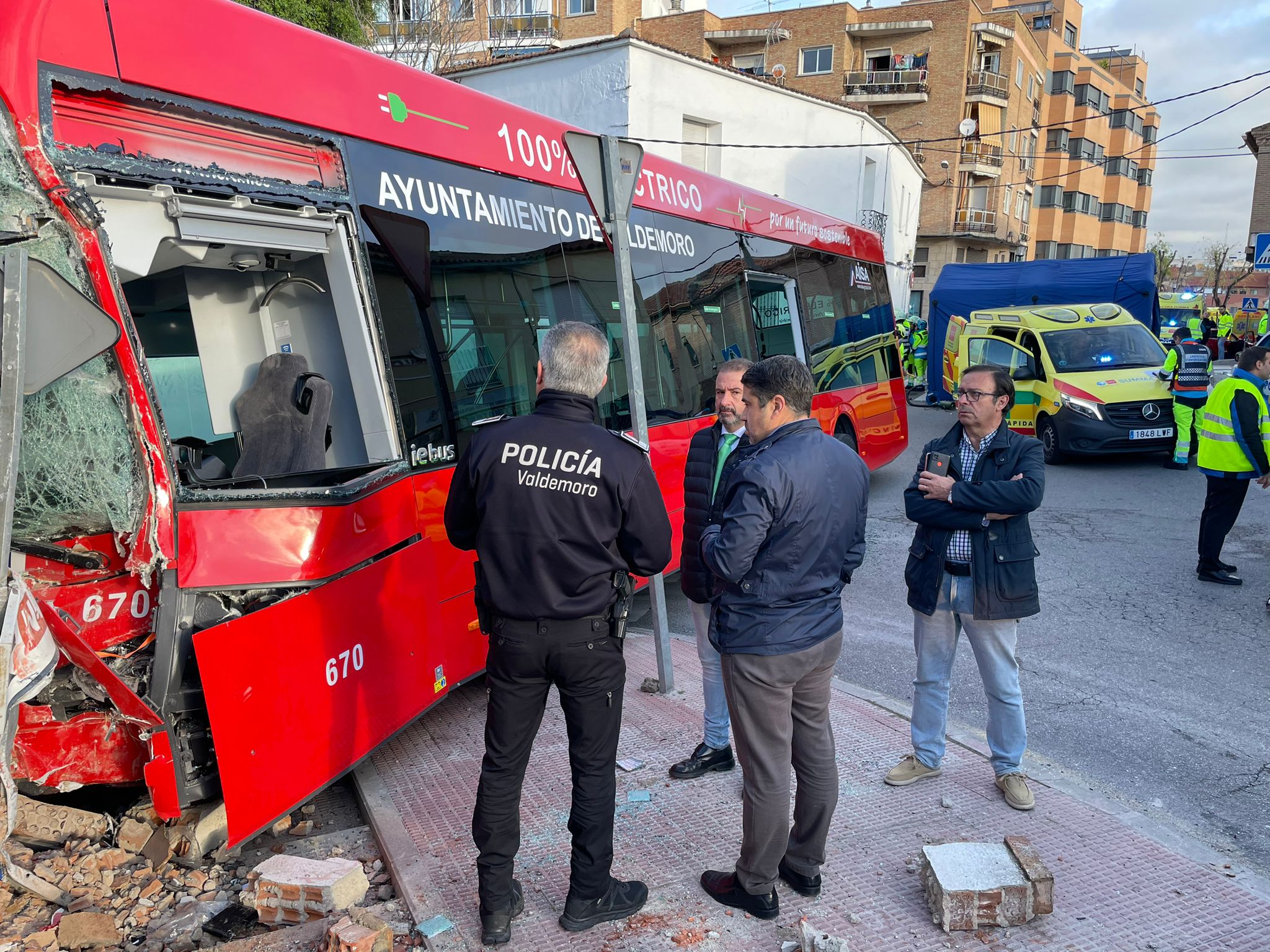 Autobuses llenos en Valdemoro: el accidente pudo ser una ‘tragedia’