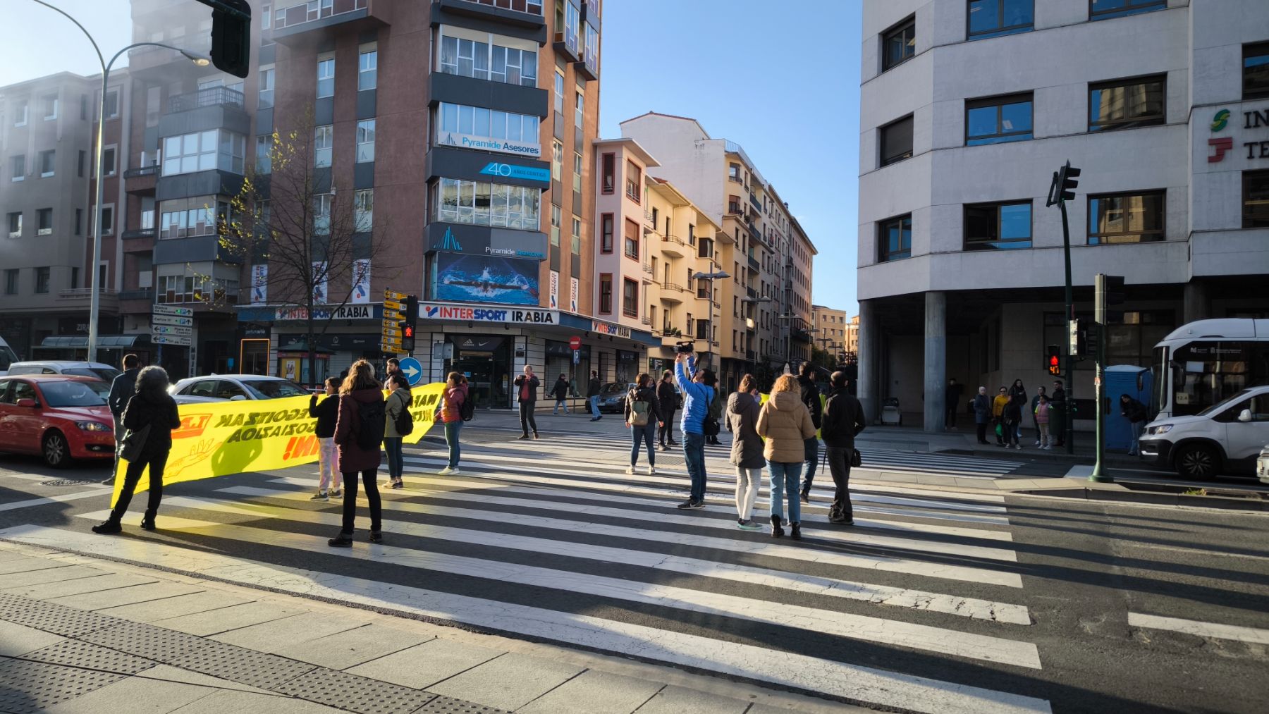Piquetes del sindicato LAB siembran el caos en Pamplona cortando el tráfico en plena hora punta