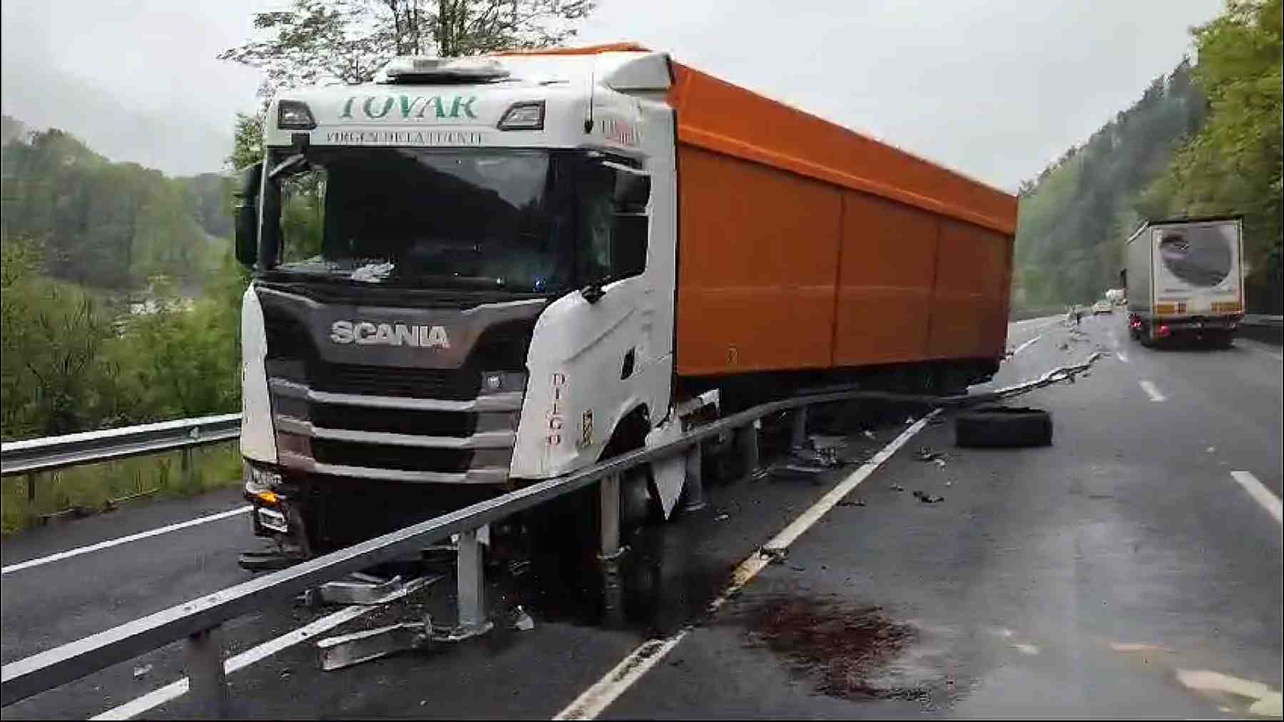 Accidente en la carretera más peligrosa de Navarra obliga a cortar un sentido de circulación