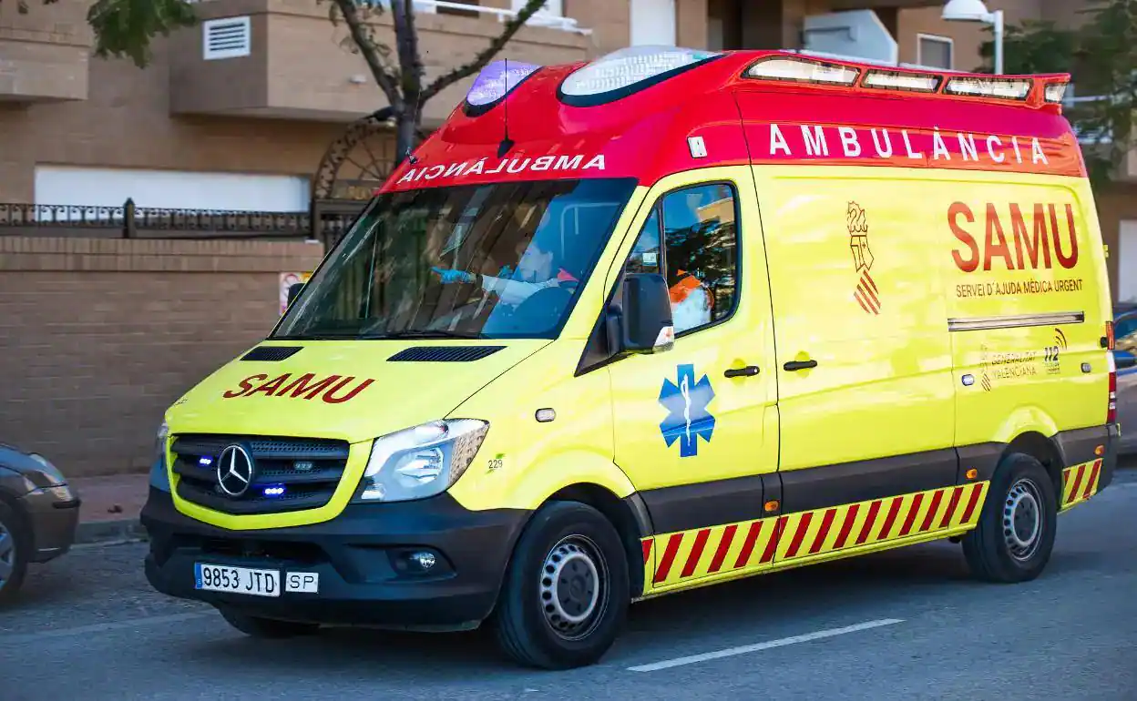 Accidente de tráfico en Alicante deja un herido grave tras colisión entre una moto y un camión