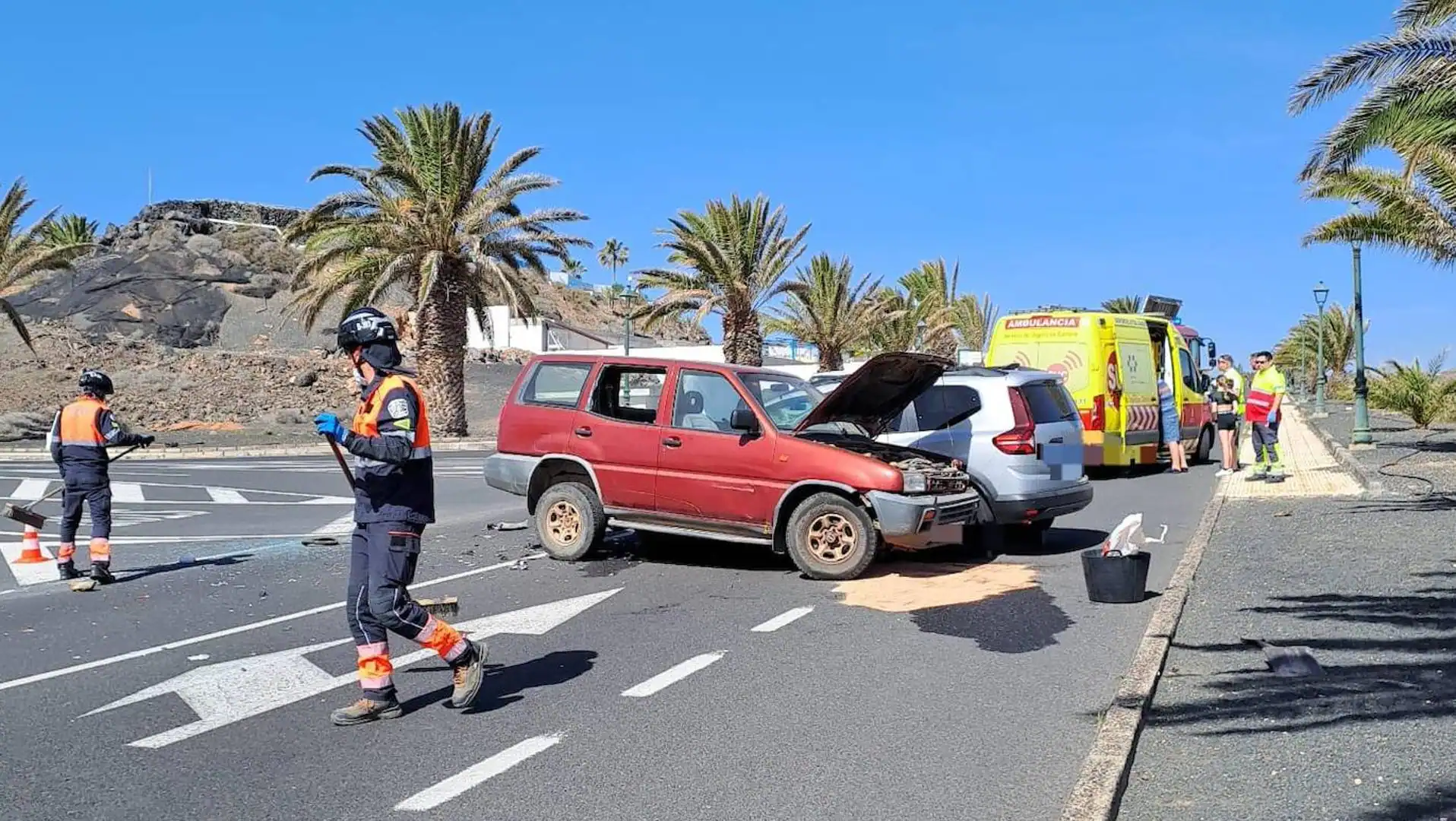 Accidente en Costa Teguise deja a ocupantes de dos vehículos heridos