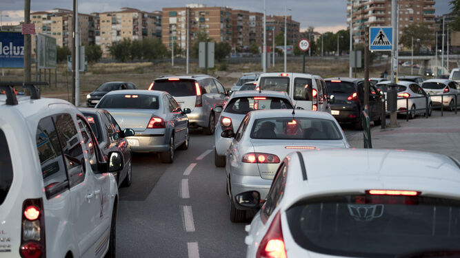Accidente en la Circunvalación de Granada deja dos heridos y provoca atasco en la vía
