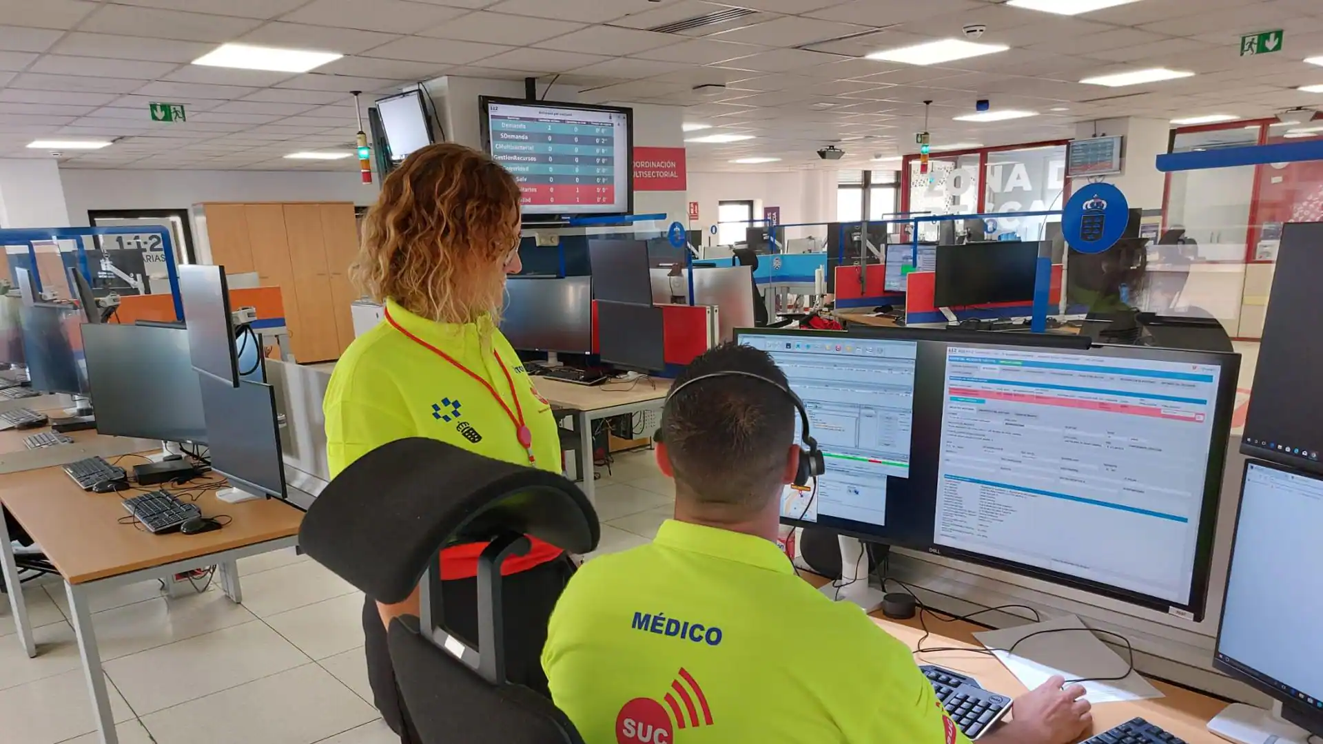 Crítico al chocar contra una rotonda en la capital grancanaria