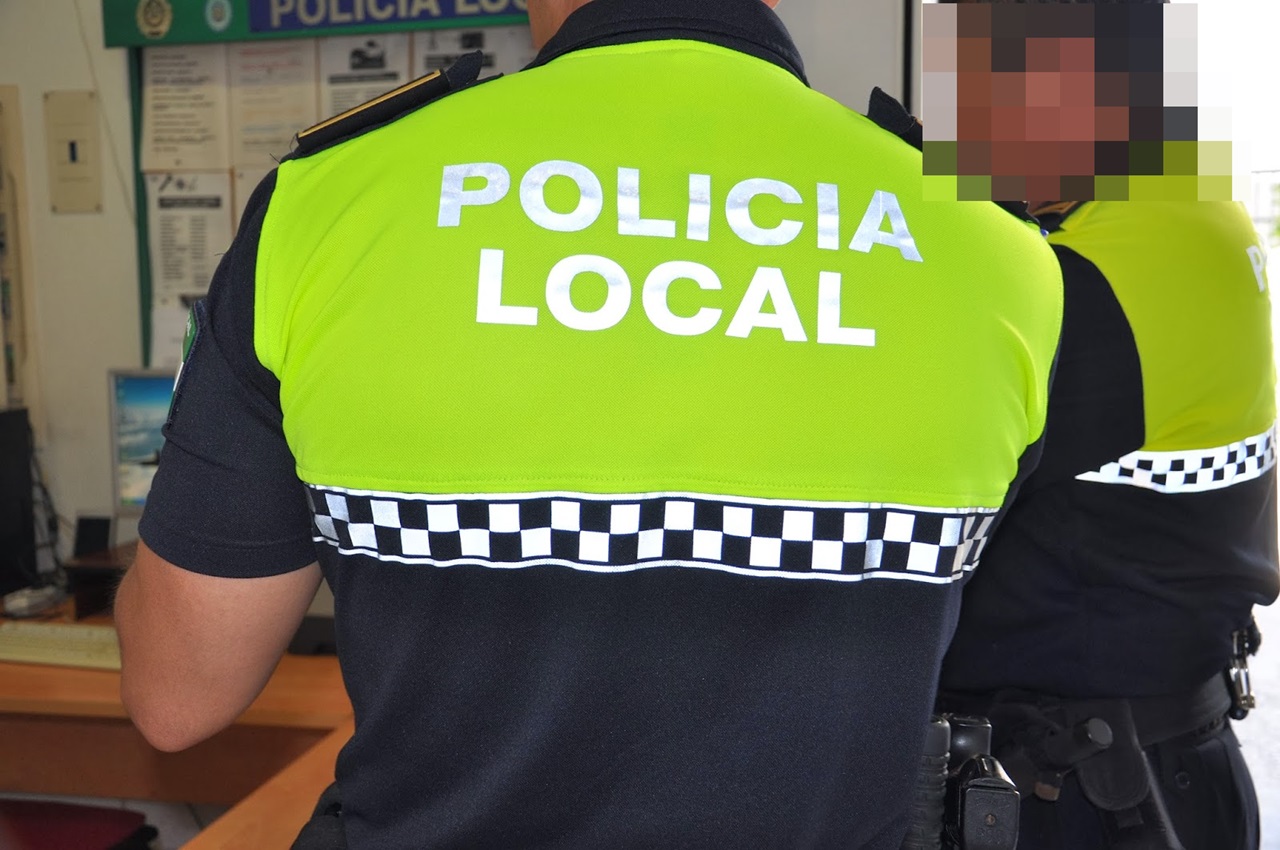 Agente de la Policía Local resulta gravemente herido tras ser atropellado por un motorista temerario en Jerez de la Frontera