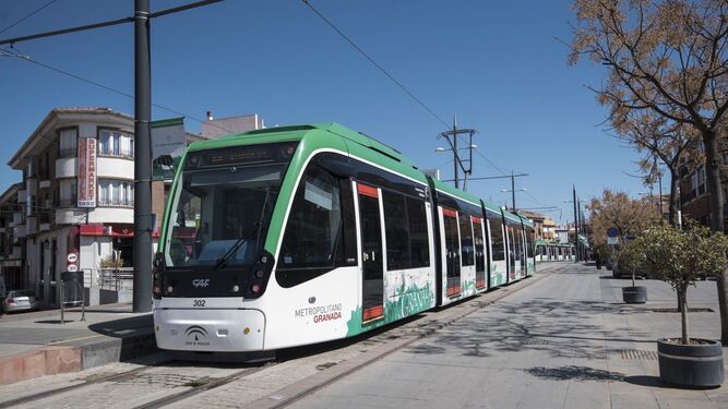Alerta en Granada: Estafadores intentan robar datos bancarios a través de supuesta oferta de viajes gratis en el Metro de Granada