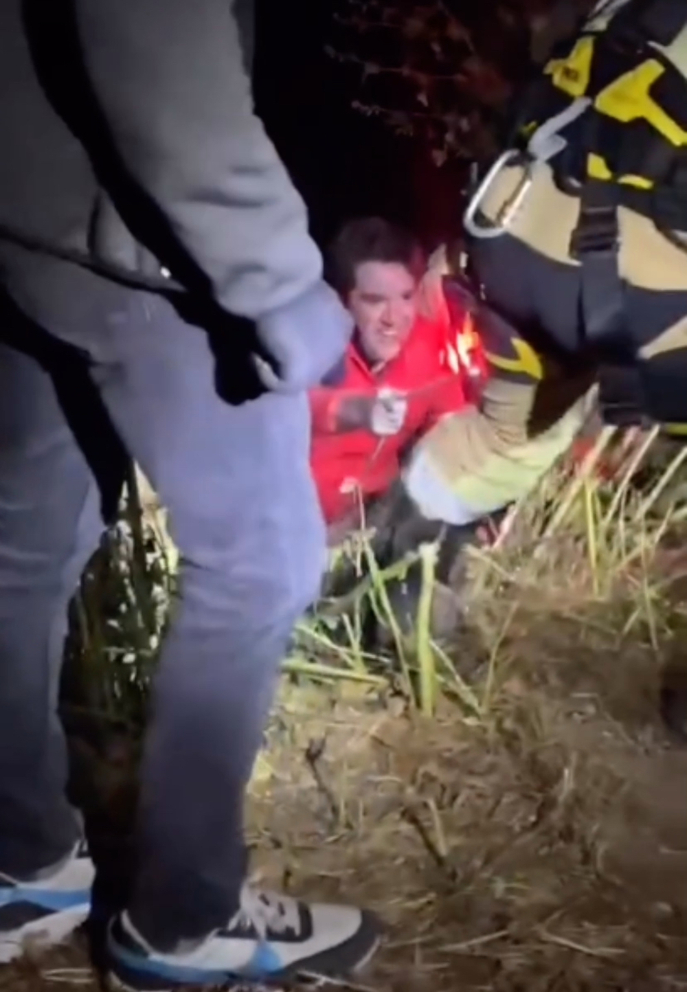Rescatan a un hombre en Safont tras caer al río