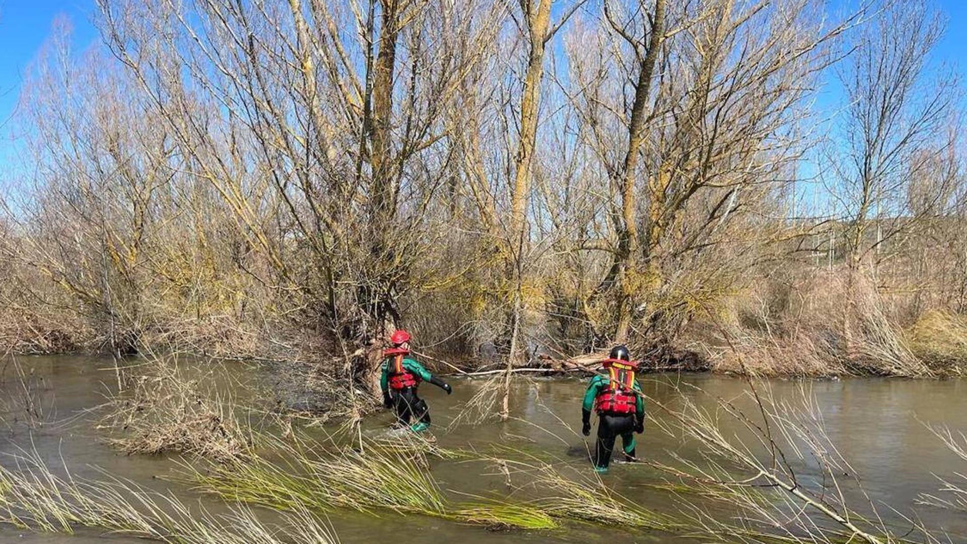 Sucesos Burgos: Los buzos regresan al río Pedroso para buscar a Tina