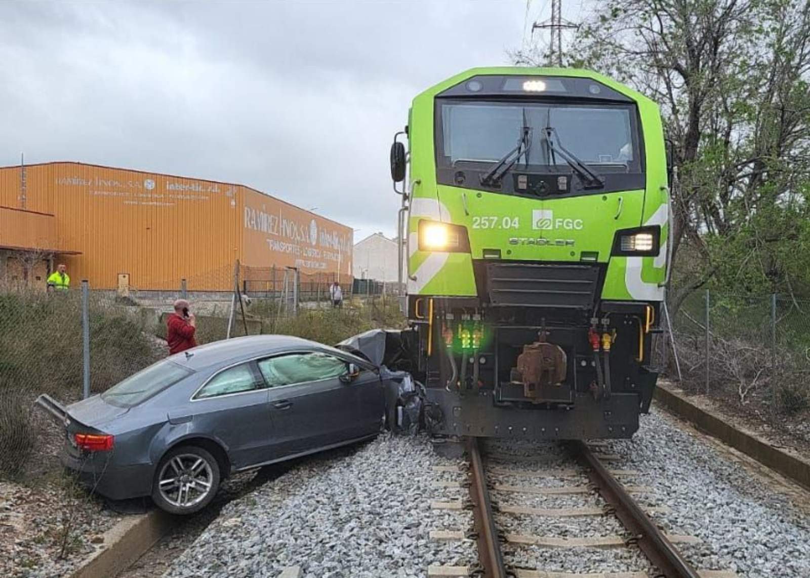 Cuatro heridos en choque entre un coche y un tren en la Zona Franca de Barcelona