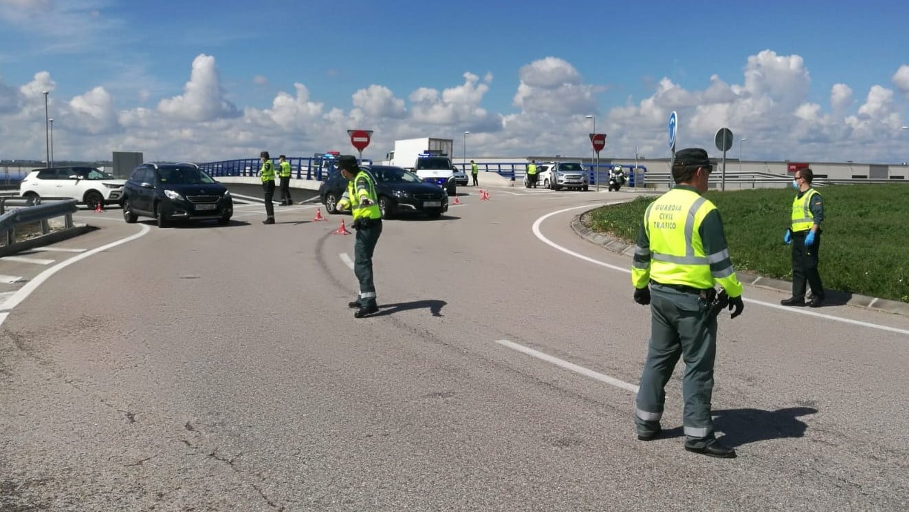 Control de la Guardia Civil en una carretera de la provincia de Guadalajara.