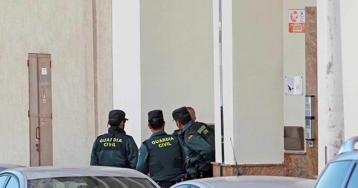 Desmantelan banda criminal que estafó más de 850.000 euros a través del ‘hijo en apuros’, deteniendo a 102 personas en una operación policial a nivel nacional