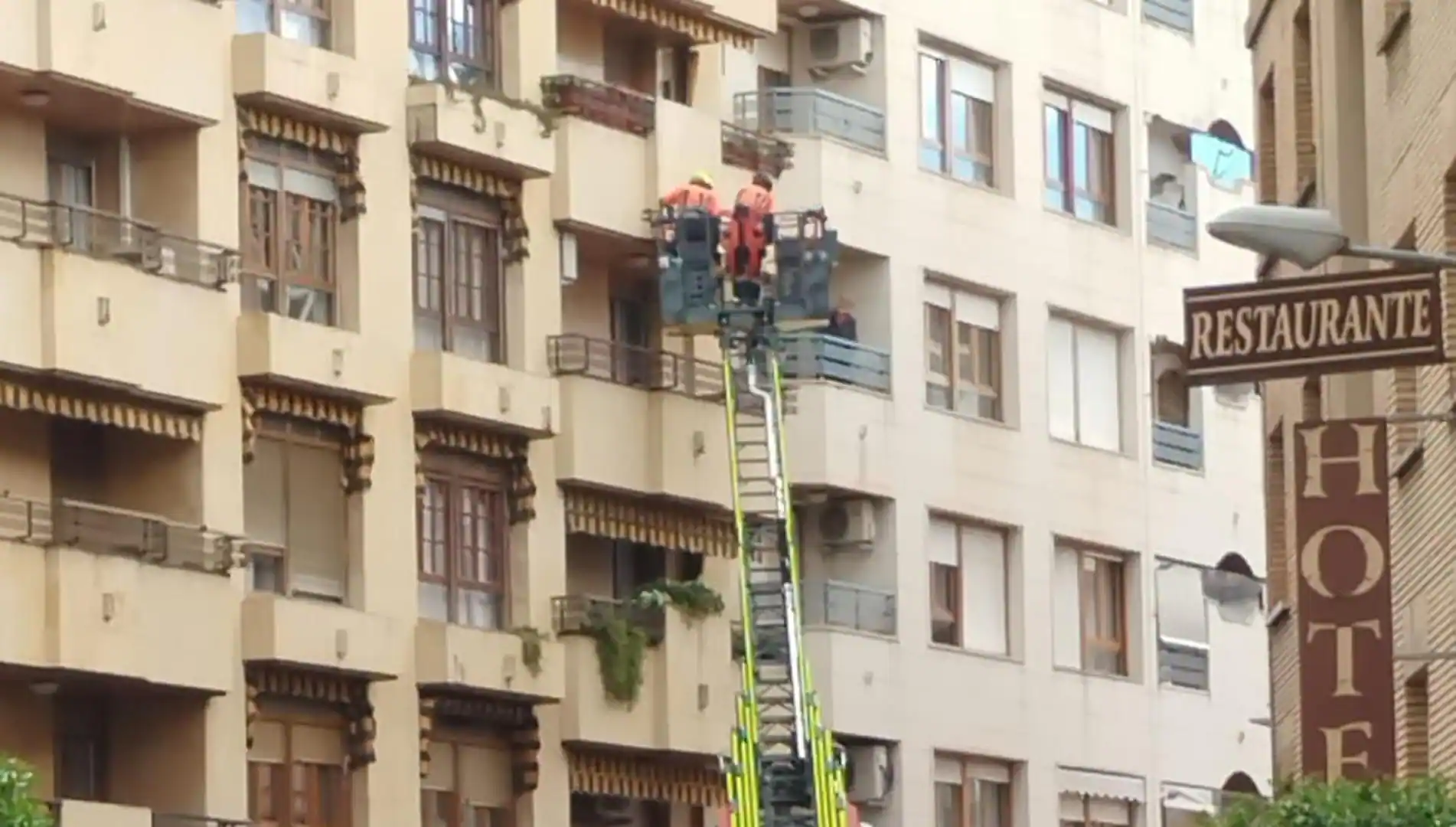 Desprendimientos en un edificio de viviendas de Calahorra