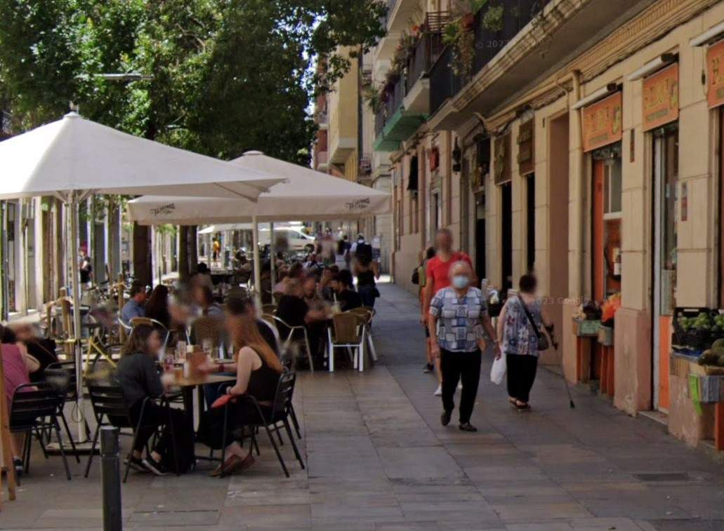 Detenido en Barcelona un ladrón armado que intentó atracar un comercio en el Poble-sec