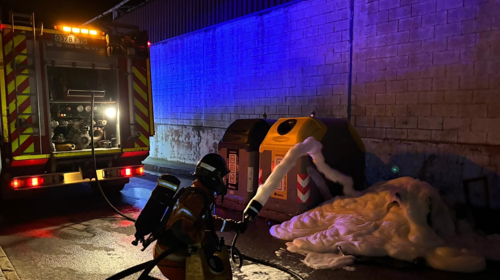 Detenido en Rociana del Condado tras incendiar varios contenedores de madrugada