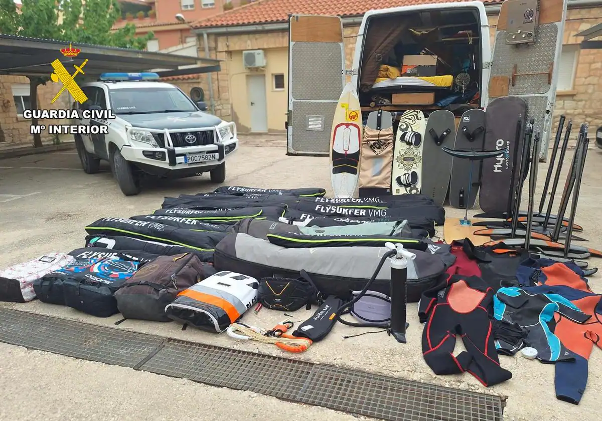 Localizan en Agost material de windsurf valorado en 450.000 euros robado durante una competición