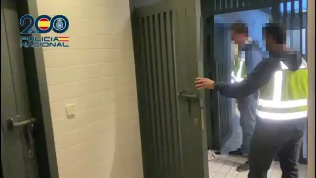 Cuatro detenidos por maniatar a una empleada de un área de servicio de la AP- 68