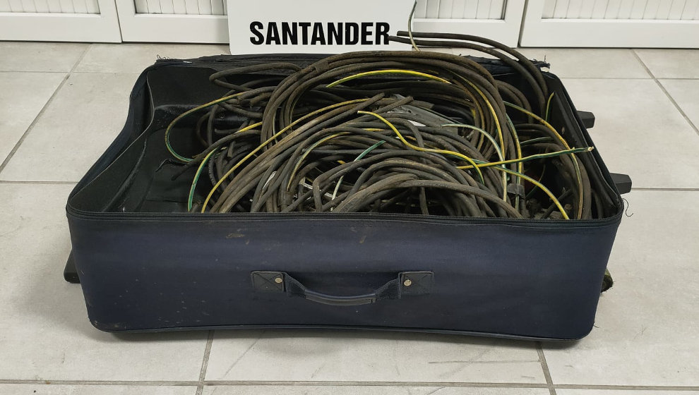 Detenidos dos hombres por robo de cable en el Polígono de Raos durante la madrugada