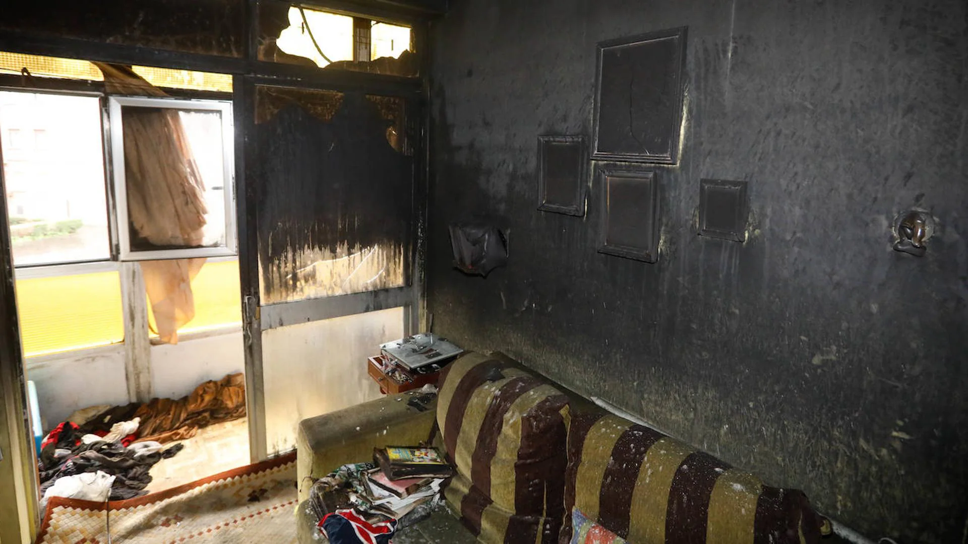 Así quedó el edificio de El Natahoyo incendiado este lunes