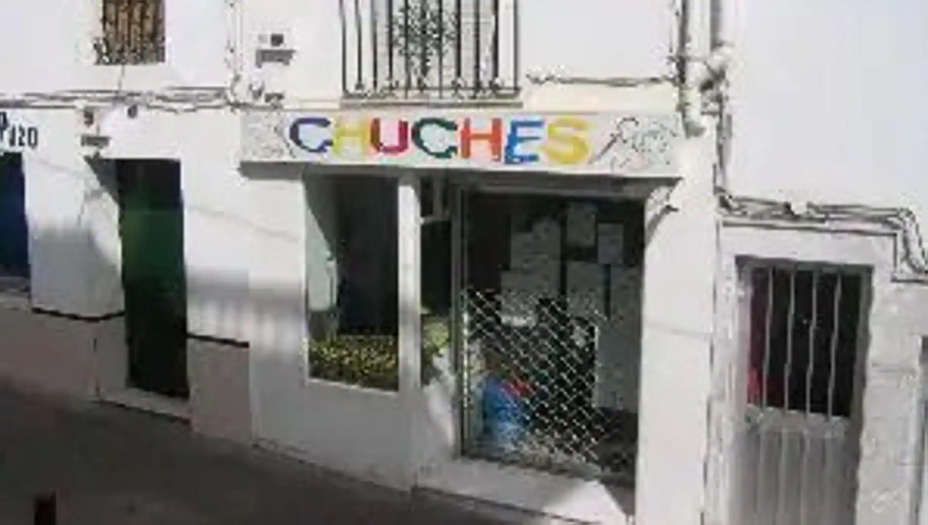 El quiosquero acusado de tocamientos a siete niñas, condenado por abusos a sus dos nietas