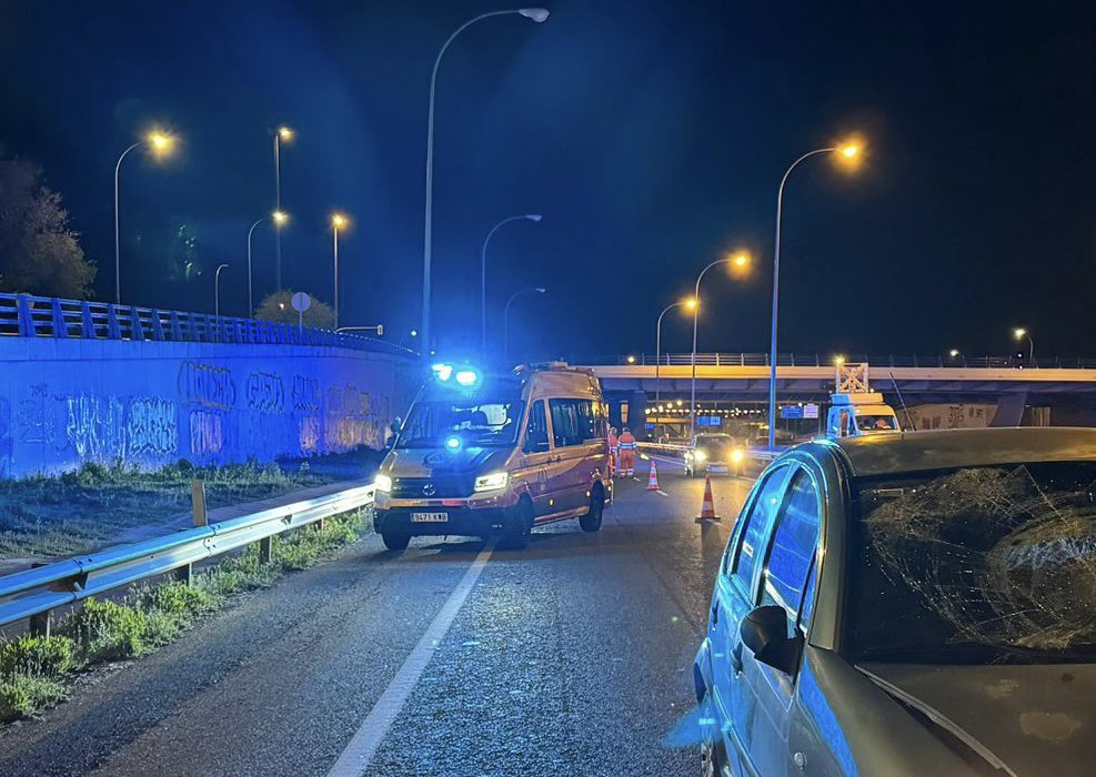 Un motorista pierde la vida en un accidente con un turismo en Villa de Vallecas