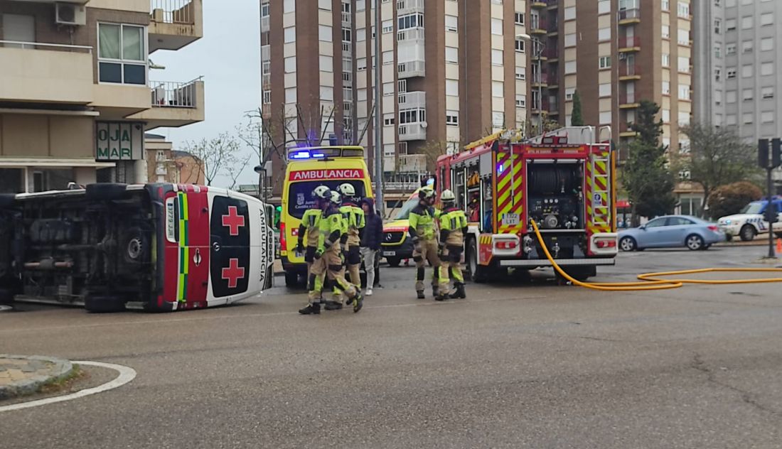 Tráfico condicionado en Zamora capital tras el vuelco de una ambulancia