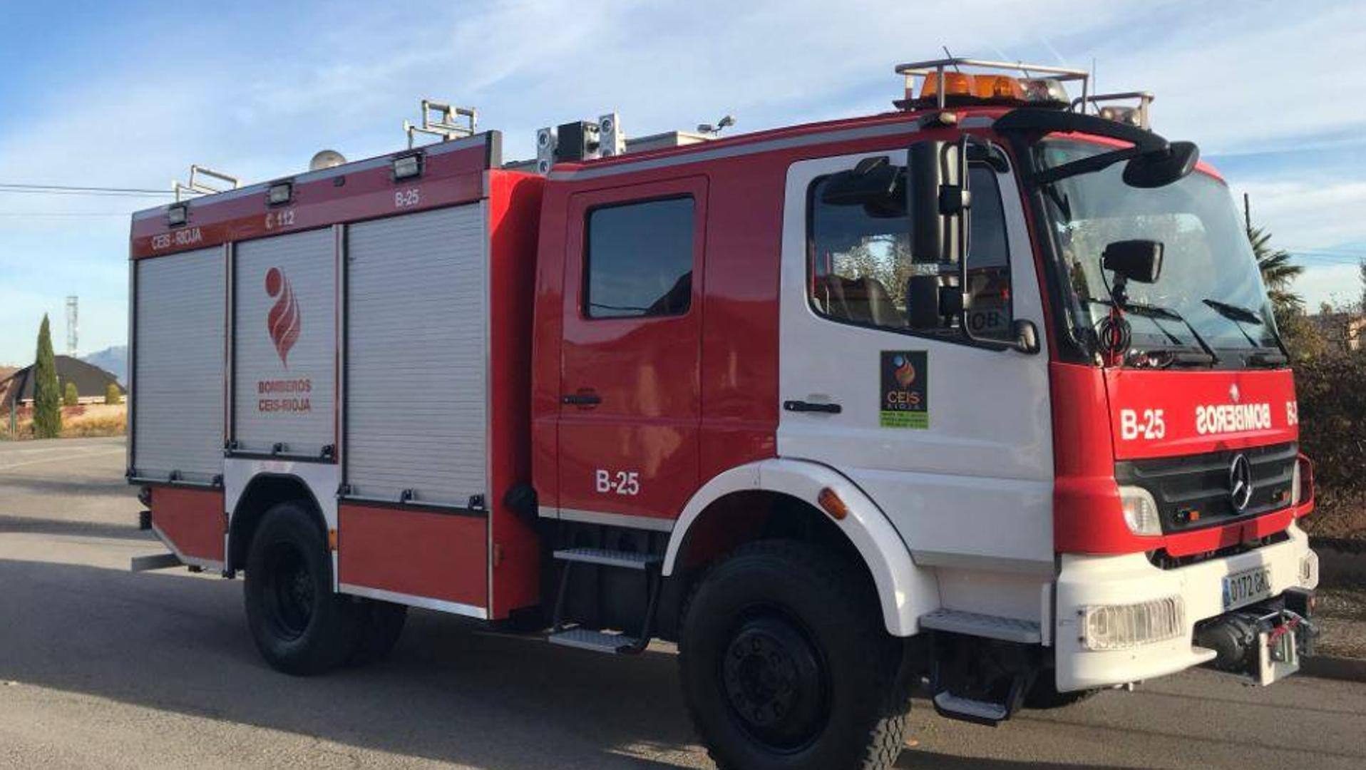 El incendio de una excavadora la pasada madrugada en el polígono de Albelda se salda sin desgracias personales