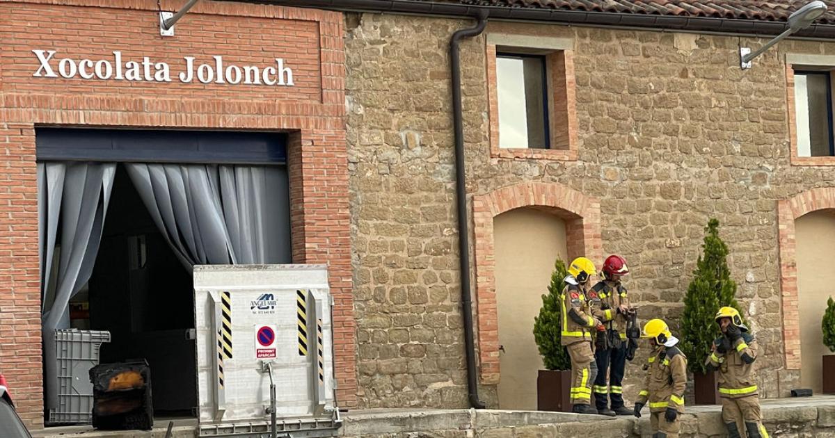 Los Bomberos sofocan un incendio en Xocolata Jolonch de Agramunt