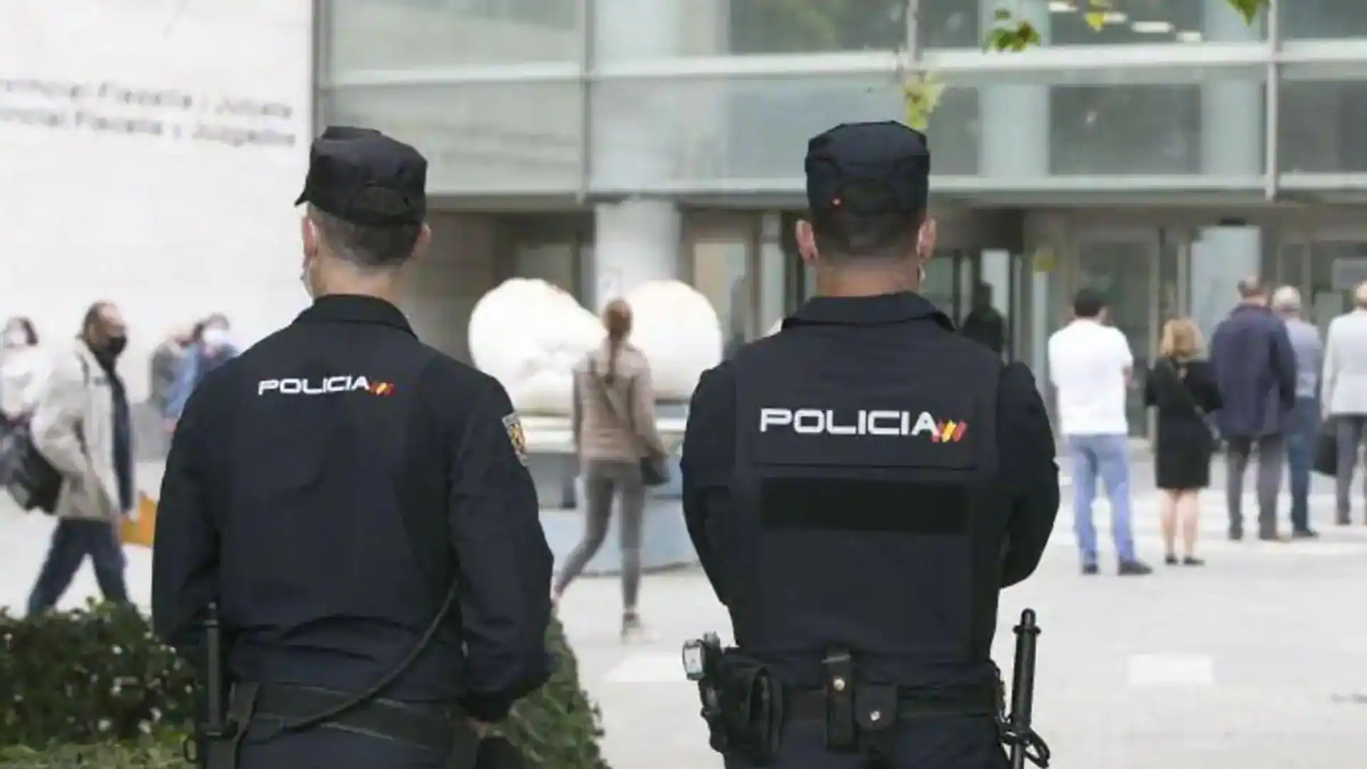 Intentan quemar vivo a un hombre sin hogar en Valencia