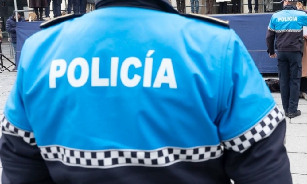 Un coche provoca un accidente en la calle 3 de Abril y se fuga