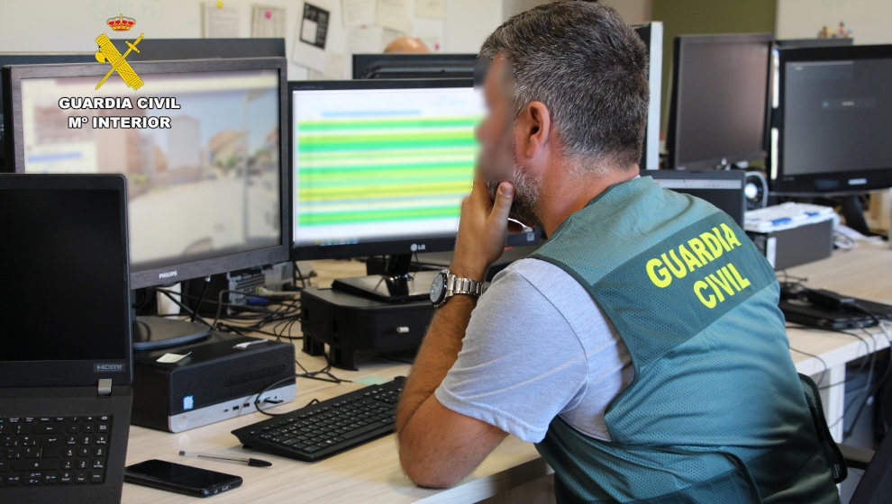 La Guardia Civil bloquea 23.000 euros estafados a empresas de Cantabria mediante el método ‘man in the middle’
