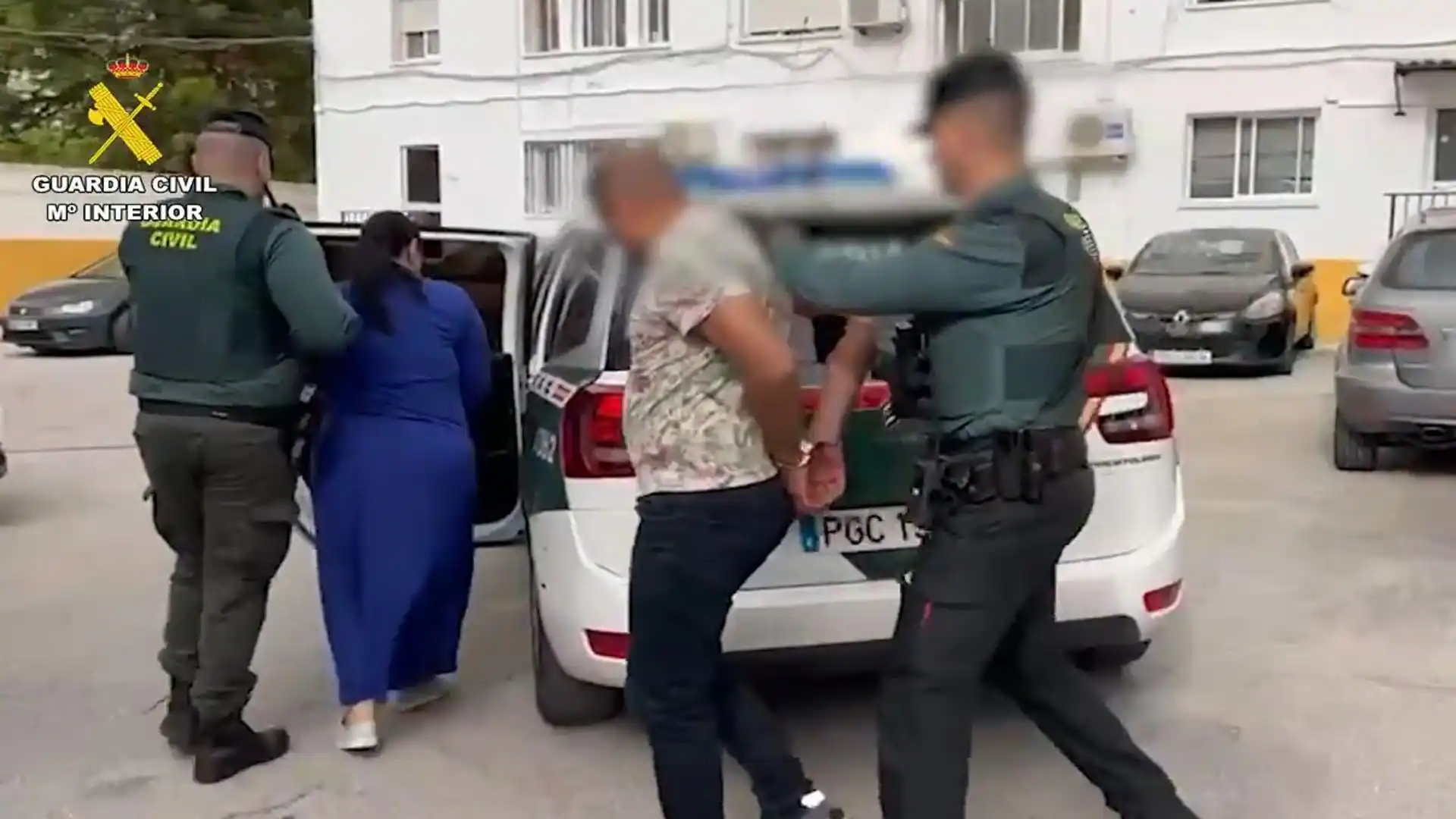 La Guardia Civil detiene a dos personas tras encontrar 28 kilogramos de hachís en un vehículo en la AP-7