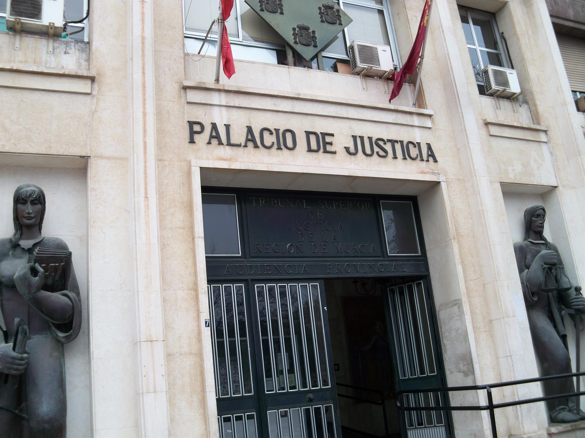Cinco años de internamiento para un menor que apuñaló a dos conocidos en Águilas