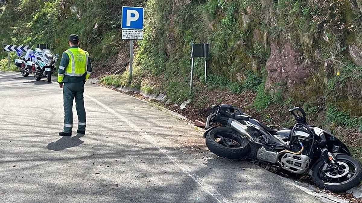 Evacuado en helicóptero un motorista de 57 años accidentado en el norte de Navarra