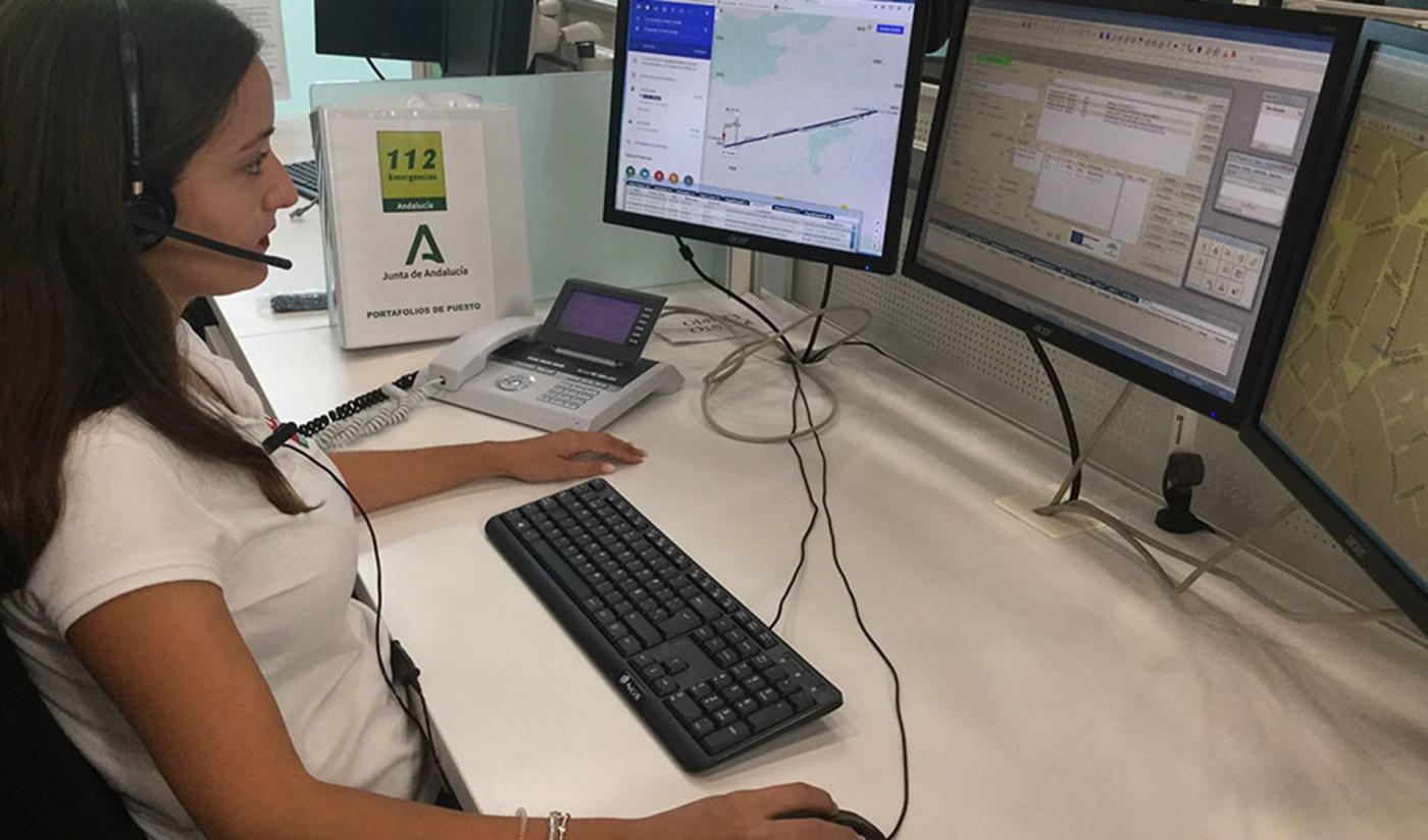 Una gestora de Emergencias 112 Andalucía.   - Emergencia 112