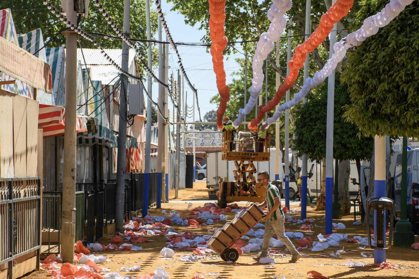 Polémica por oferta de empleo para camarero en la Feria de Sevilla: 600 euros por jornadas extenuantes