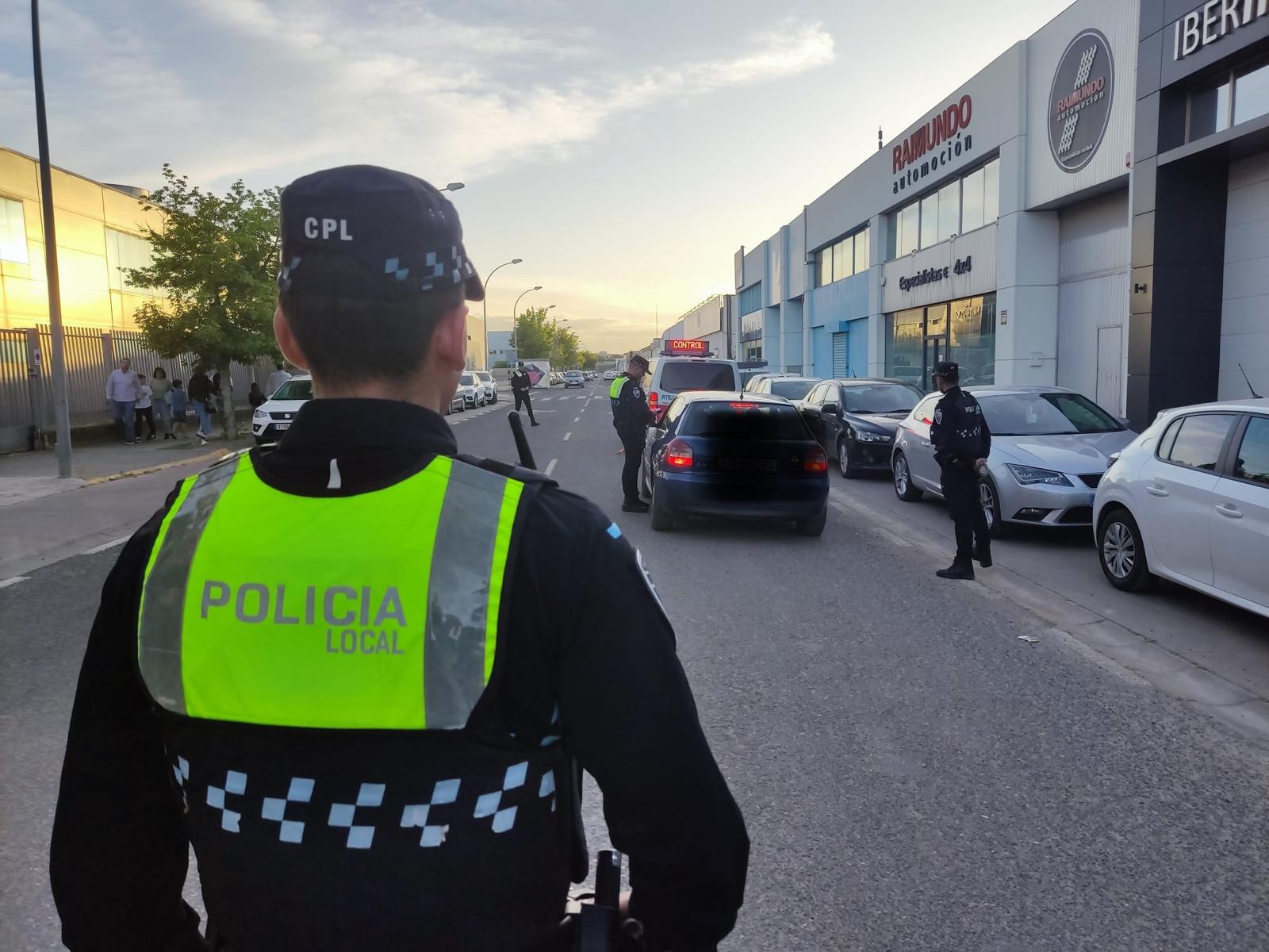 Policía Local de Ciudad Real detiene a padre e hijo por agredirse mutuamente, mientras sigue persiguiendo a los infractores de la noche anterior