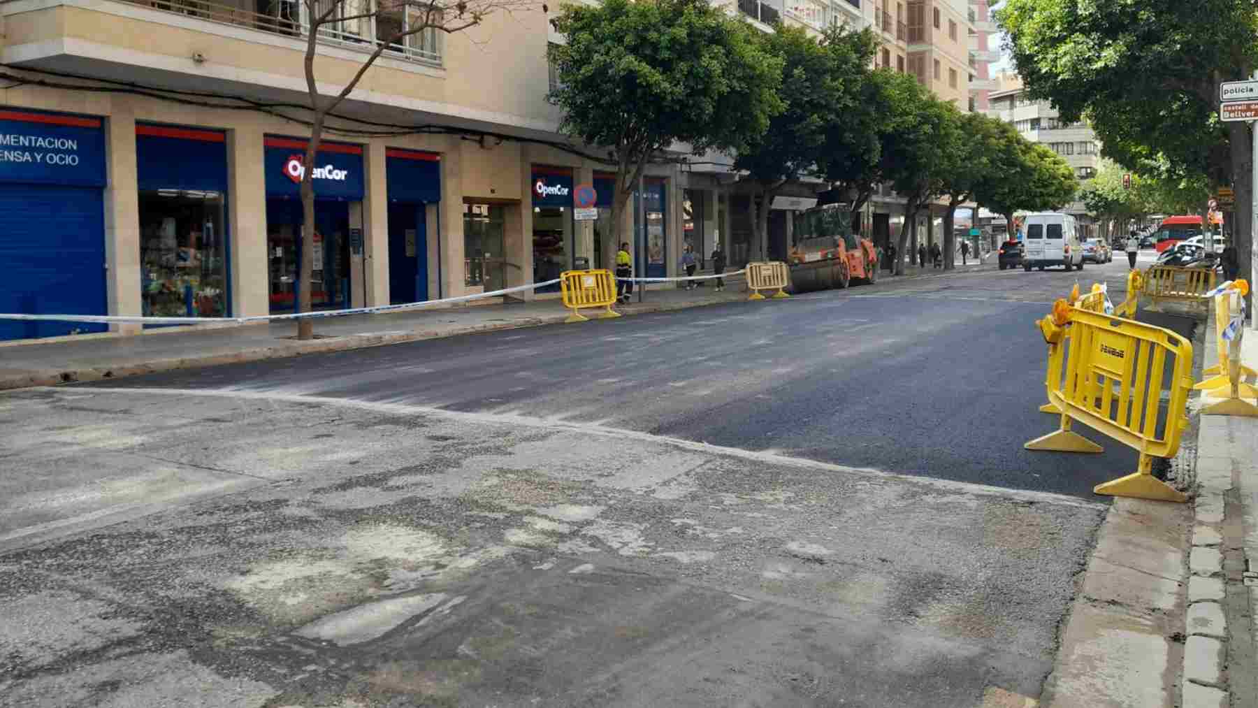 Se reabre al tráfico la calle Ramón y Cajal tras asfaltar la zona después de repararse la tubería