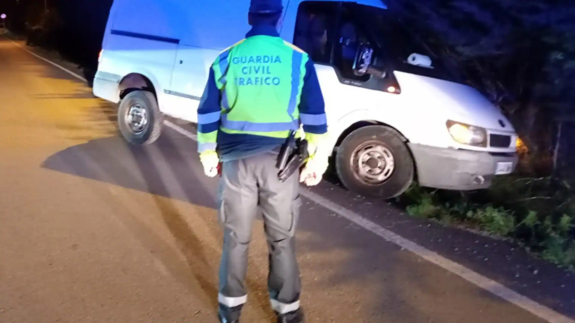 Sucesos Málaga: Muere un hombre tras la salida de vía de una furgoneta en Vélez-Málaga