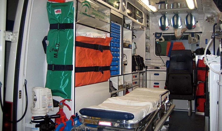 Interior de una ambulancia del 112. - EP