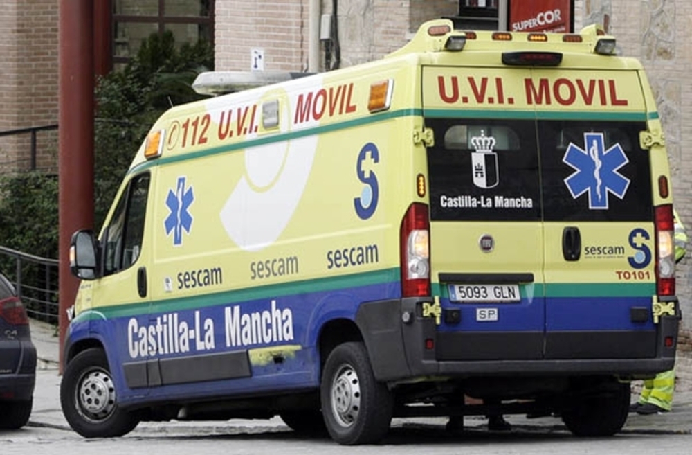 Un vehículo arrolla a una motorista en la glorieta de Colón