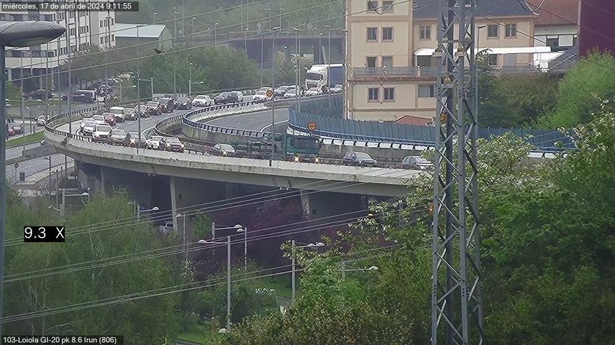 Trágico accidente en la Variante de Donostia deja una motorista fallecida tras colisión con camión