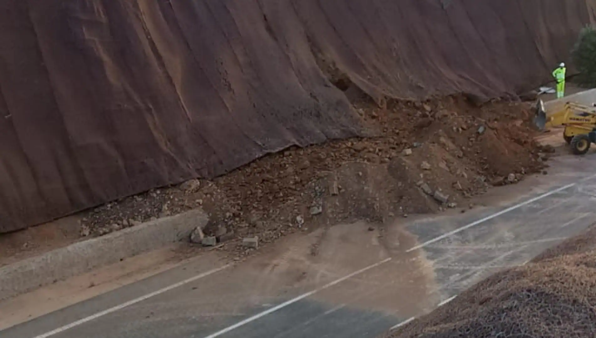 Un corrimiento de tierras cierra la GC-2 entre Agaete y Gáldar