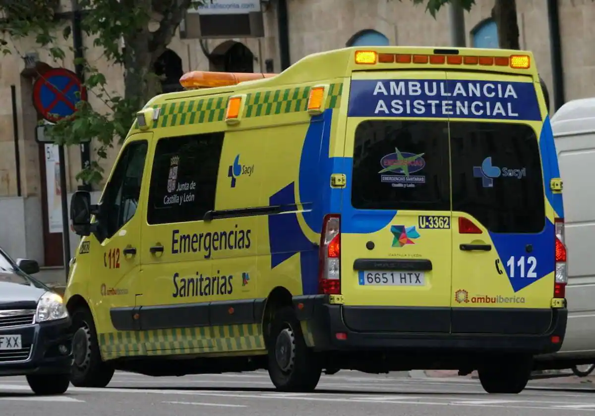 Herido un motorista tras colisionar con un turismo en la Avenida de Salamanca